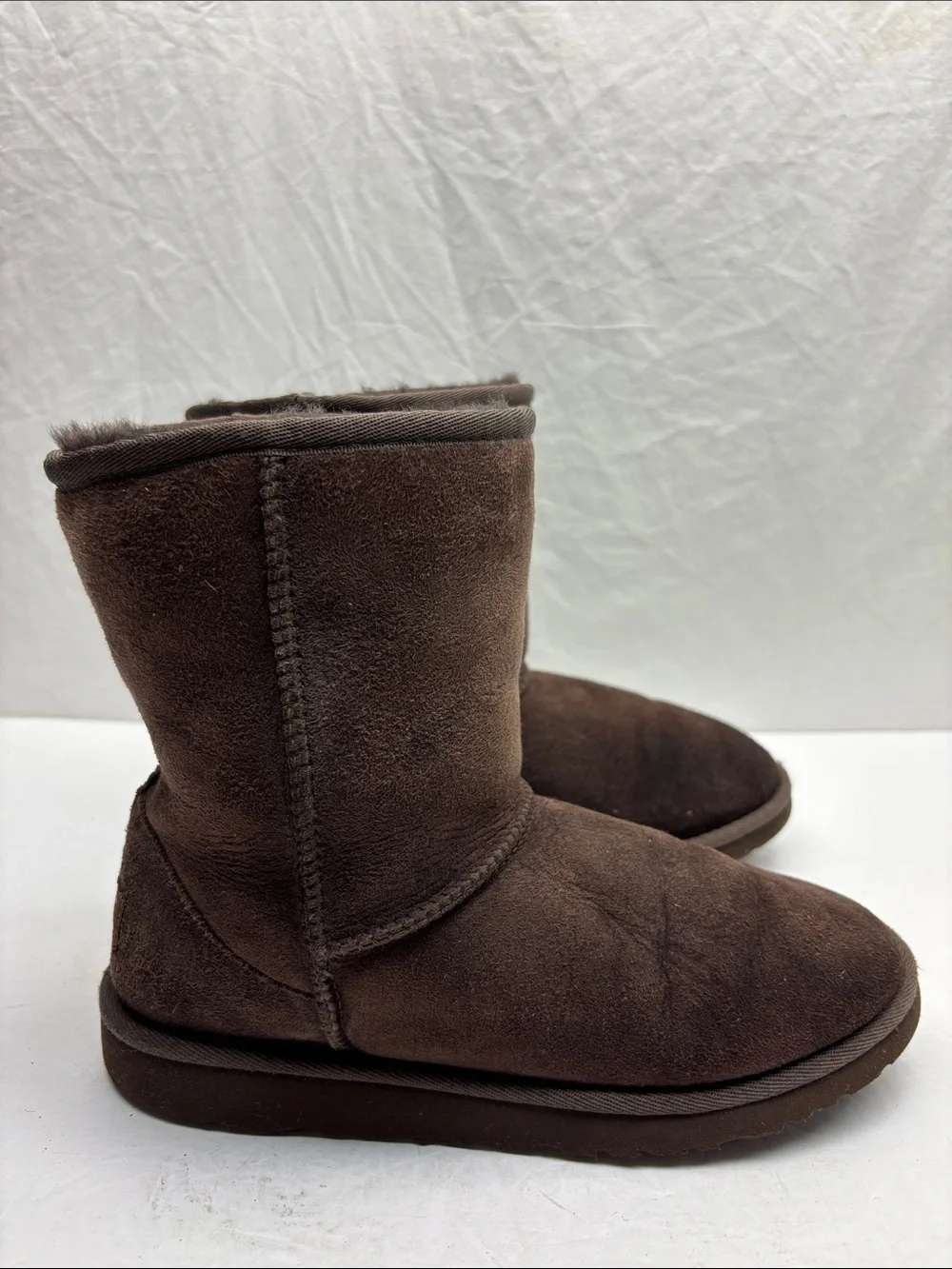 UGG Classic short boots, SZ 5 big girl, box 67